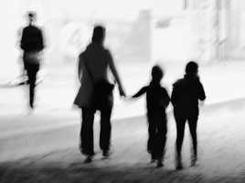 Les silhouettes sur le quai