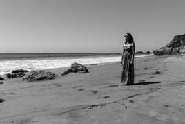 Sur la plage abandonnée...!