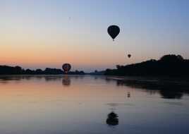 Montgolfières allumées