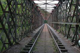 Le chemin de fer en cage