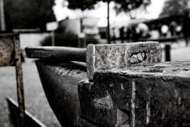 c'est en forgeant...