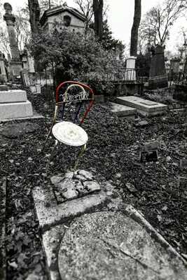 La chaise en déséquilibre