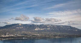 Lac ,montagne et nuages