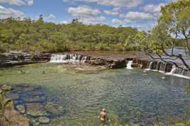 Une piscine dans la nature sauvage