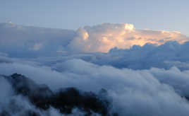 la tete dans les nuages