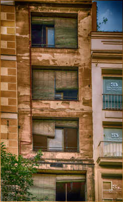 Fenêtres aux stores bambous