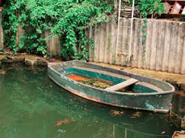 Une barque au paradis