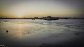 Saint Cado petite maison aux volets bleus perdue dans l'eau