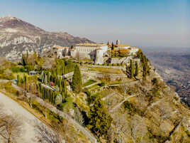Gourdon sur sa colline