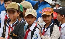 Enfants écoliers insouciants