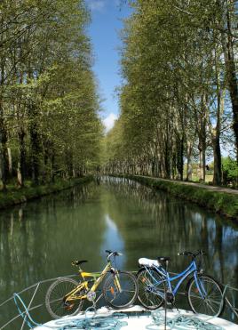 Promenade des velos sur le canal