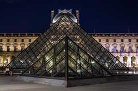 Pyramide de nuit