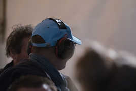 un inconnu dans les tribunes