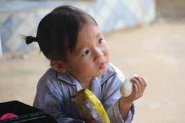 Petite fille à la banane