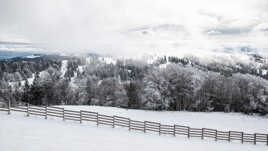 Le Mont d'Or dans les nuages