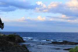 Ciel nuageux et bord de mer