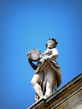 Un tambourin et du rythme pour Terpsichore la Muse de la Danse