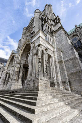 Elevons nous cathédrale N-D Chartrese