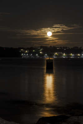 Pleine lune sur la cloche