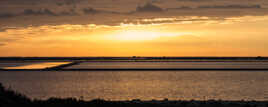 Couché de soleil sur les salins