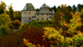 Dans son écrin automnal