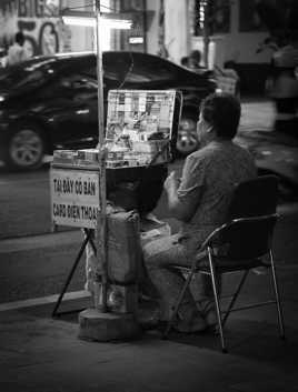 La vendeuse de cigarettes !