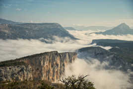 La tête dans les nuages.