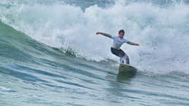 Jeune surfeur
