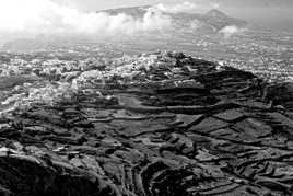 PYRGOS, VUE DEPUIS LES NUAGES ...