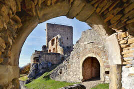 Dans les remparts du château.