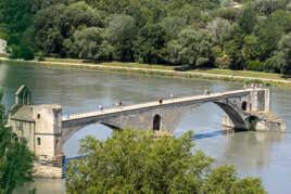 Sur le pont d'Avignon .....