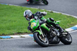 Ca attaque dans le virage