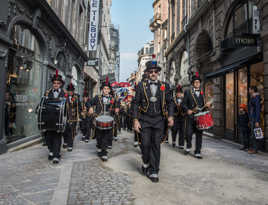 En avant la musique.