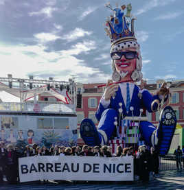 Le Barreau posant devant sa Majesté ...