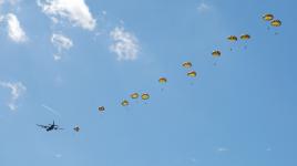 ça se repend comme une traînée de p....parachutistes