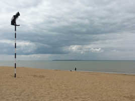 Seuls sur le sable