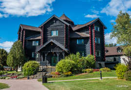 MANOIR DE MONTEBELLO