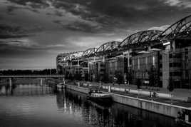 La nuit tombe sur Confluences