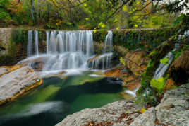 Cascade en automne