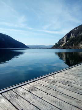 Un chemin au milieu du lac... pour aller dans un autre monde...