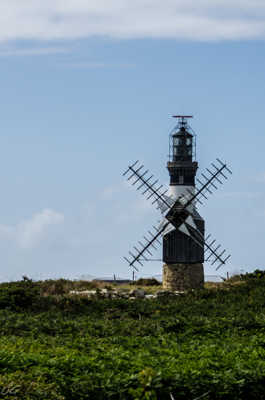 Phare à vent ... moulin à lumière ?