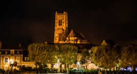 La cathédrale Saint - Étienne la nuit