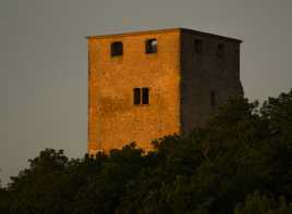 La tour au soleil couchant