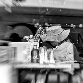 L'inconnue au chapeau