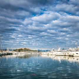 Carré fort nuageux au Fort Carré