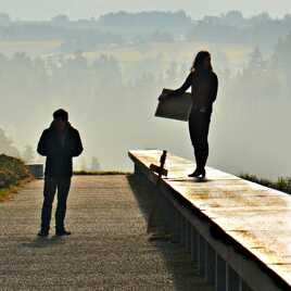 Couple en contre-jour