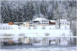Reflets dans le lac gelé