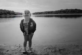 Grimace au bord de l'eau