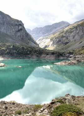 Lac dans les Pyrénées