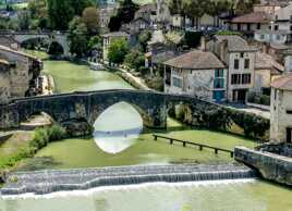 Et au milieu coule une rivière !